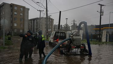 Tips para enfrentar histórica lluvia: Tener kit SOS, tapar ventanas y evitar objetos voladores