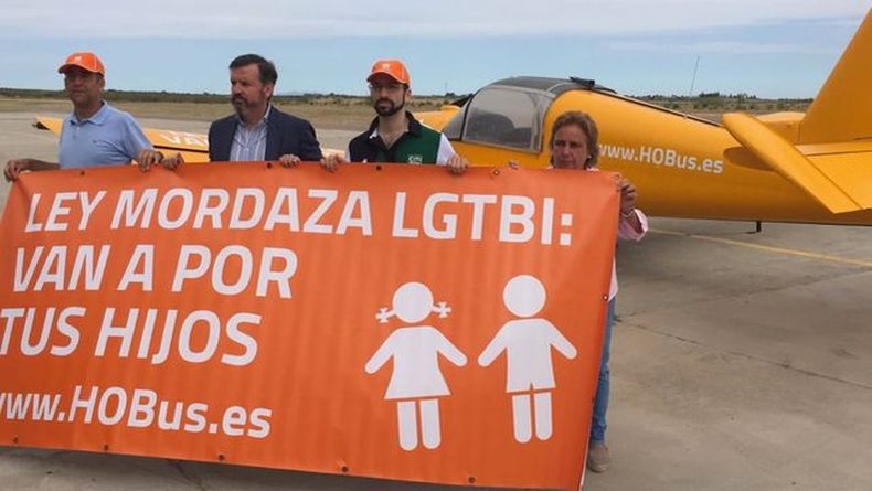 Campana transfoba aerea HazteOir_EDIIMA20170801_0195_4.jpg
