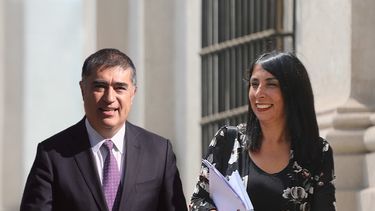 Venezolanos: Politóloga advierte que campaña de Desbordes-Rubilar por sus votos es arma de doble filo