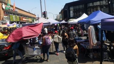 Sellos para ambulantes y cuidado de sus hijos: 30 propuestas para regularizar comercio ilegal