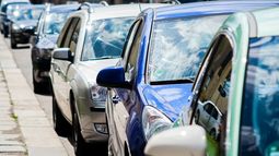 3 argumentos que cuestionan la medida de los estacionamientos gratuitos del alcalde Jadue