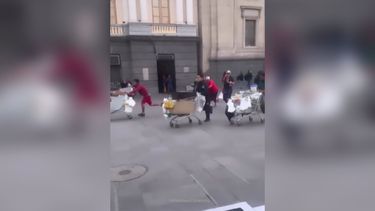 El Desconcierto | video con musica de harry potter ambulantes corren en plaza de armas por un lugar.jpeg