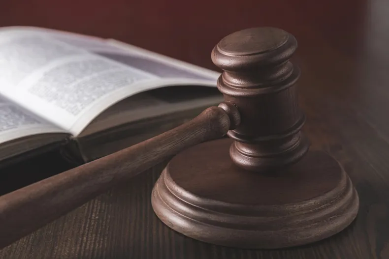 gerente no pago cotizaciones a trabajadores por 5 anos y alego responsabilidad del dueno condenado por apropiacion indebida.webp