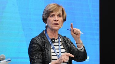 Matthei responde emplazamiento del gobierno por secreto bancario: Sí, “pero con condiciones”