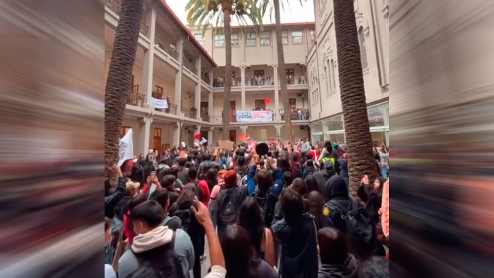 Estudiantes PUCV inician paro indefinido: Acusan plaga de ratones, filtraciones en techos y falta de espacios comunes