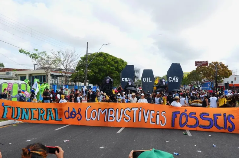 26331 portada funeral dos combustiveis fosseis gentileza artyc stu.webp