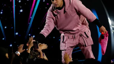 El Desconcierto | bad bunny recuerda su historia con chile desde 2017 y comparte tren al sur tras sus conciertos en el pais.webp