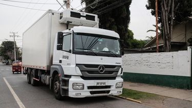 Murió tras ser aplastado por estructura de camión mientras trabajaba: Ordenan pagar $90 millones a familia