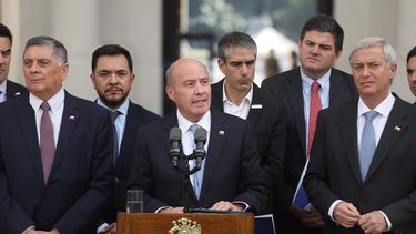 el gallito entre quiroz y alvarado por el liderazgo del gobierno de kast tensionado por la ley miscelanea