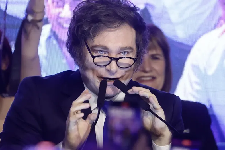 milei da vuelta las expectativas y consigue un contundente triunfo con 40 de apoyo en las elecciones legislativas.webp