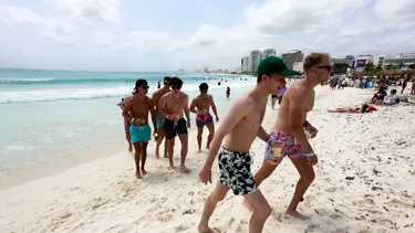 Playas, puertos y senderos de el Caribe con alerta de tsunami tras terremoto magnitud 8 de Richter en el mar de Honduras