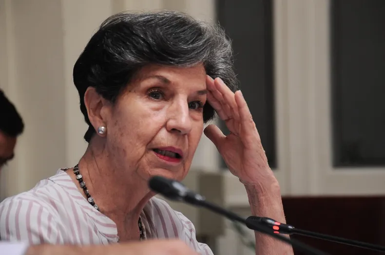 acatar no significa guardar silencio isabel allende se quiebra al despedirse del senado y cuestiona fallo del tc.webp