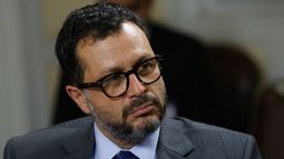 Las patitas: Hinzpeter afirma que es un despropósito parar el país y gastar millones por nuevo Censo