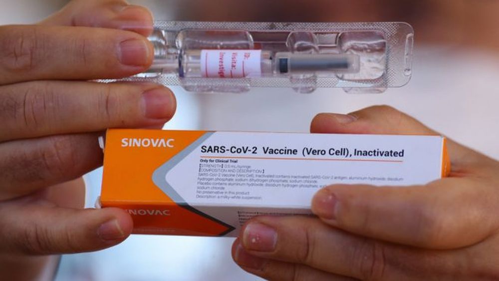 Aseguran que vacuna de Sinovac es eficaz contra variantes británica y sudafricana