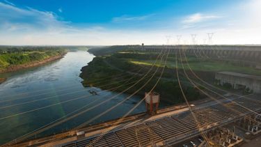 El Desconcierto | Itaipu hidroelectricas america latina_Alamy_2GN05H9 1440x720 1 e1658511859208.jpg