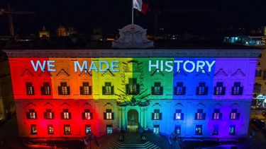 Chile aún espera: Malta se convierte en el país 25 del mundo en legalizar el matrimonio igualitario