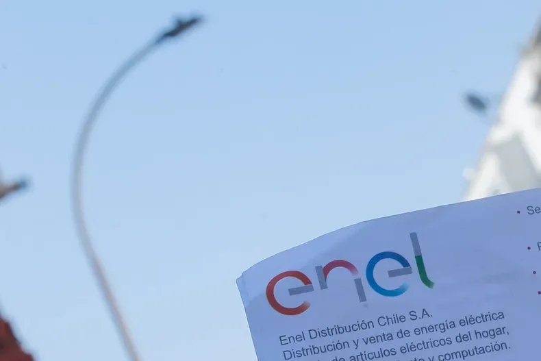 le intentaron cobrar 860 mil de cuenta de luz de exarrendatario en juicio consiguio que se obligara a enel a corregir la deuda.webp