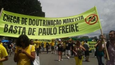 Escola Sem Partido: La organización de ultraderecha que quiere prohibir a Paulo Freire en las escuelas de Brasil