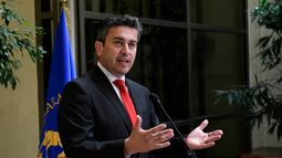 Diputado de ultraderecha propuso regresar varillazos a niños en colegios: Lluvia de críticas