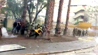 INDH denuncia violenta agresión de Carabineros a uno de sus observadores de DD.HH