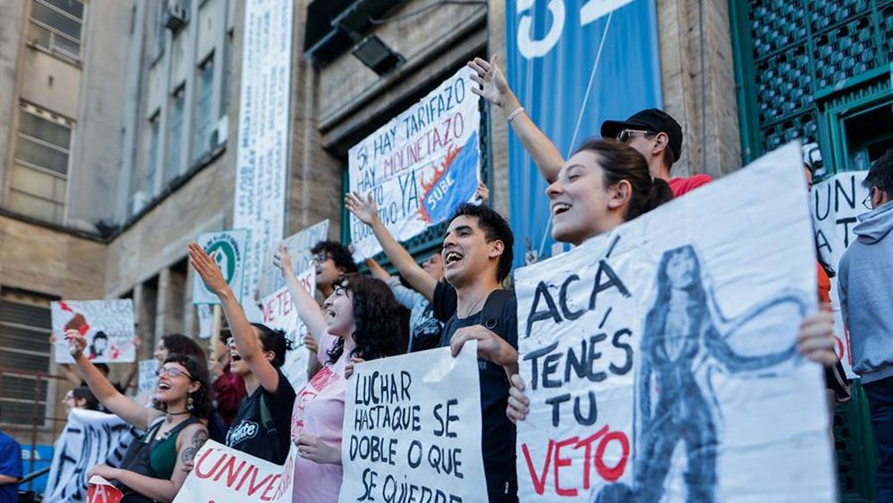 Educación Argentina: El espíritu de la gratuidad en la que Milei se entrampó