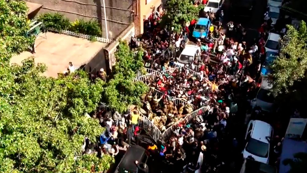Caótica jornada en el Estadio Víctor Jara por enrolamiento de migrantes: Algunos llegaron el domingo