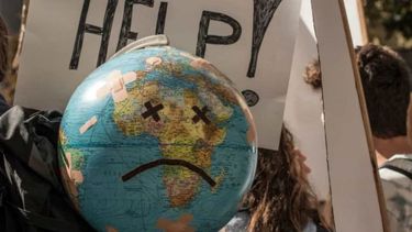 La crisis climática afecta la salud mental global, pero la ecoansiedad puede ser un llamado a la acción a través de iniciativas comunitarias y personales.