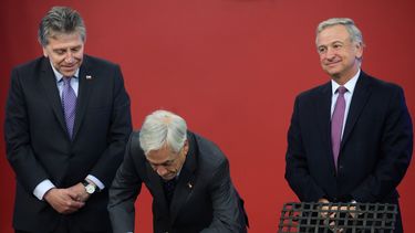 Fin a la Ley Reservada del Cobre: Piñera firma indicación que modifica el financiamiento a las FF.AA