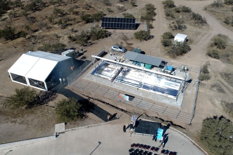 La energía solar térmica Fresnel, con apoyo de Alemania, inicia operaciones en Chile para reducir el uso de combustibles fósiles en la industria.