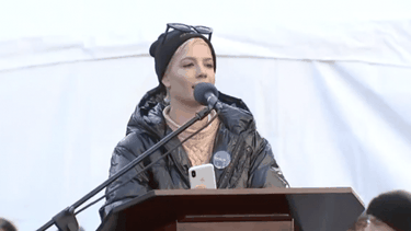 No seremos libres hasta que todas lo seamos: El emotivo poema feminista de Halsey en la Marcha de Mujeres