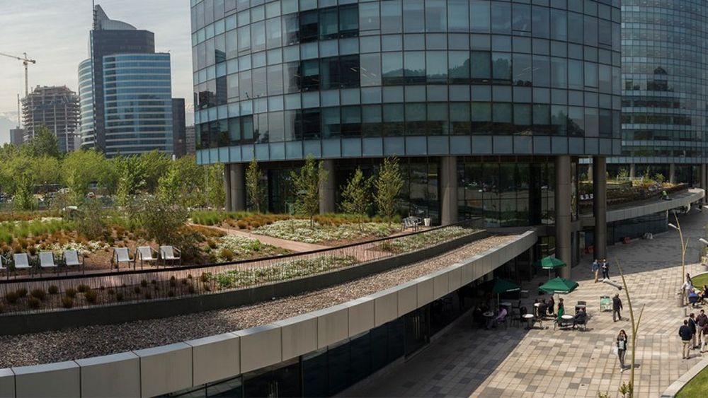 Ciudades verdes: La tendencia que adoptará Chile contra inundaciones y calor extremo