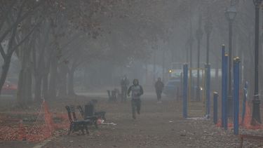 Santiago pasará de la niebla al calor en un lunes donde regresan las precipitaciones al país