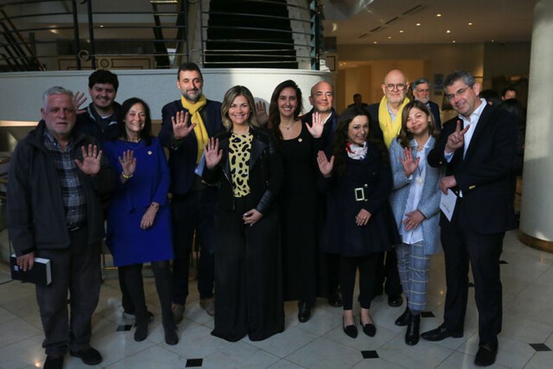 Interantes de Amarillos por Chile Agencia Uno.jpeg