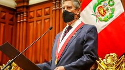 Presidente de Perú confirma que 487 personas se aprovecharon de su cargo para vacunarse