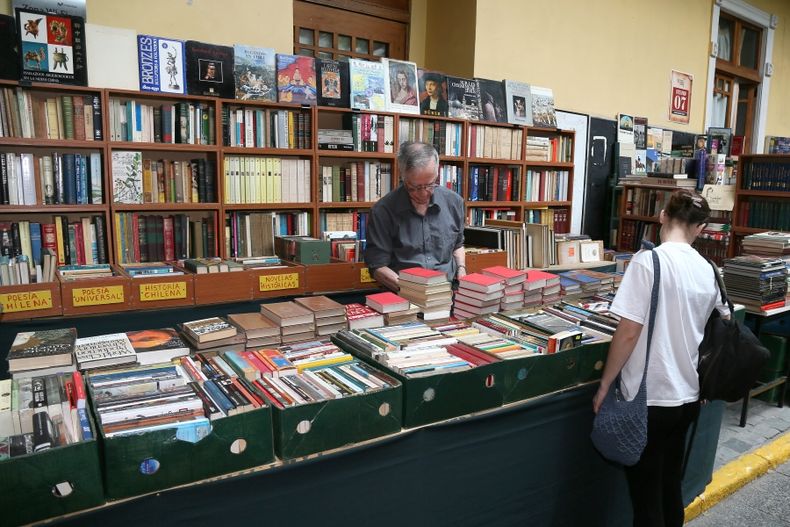Feria del libro usado Universidad Mayor Imagen cedida.jpg