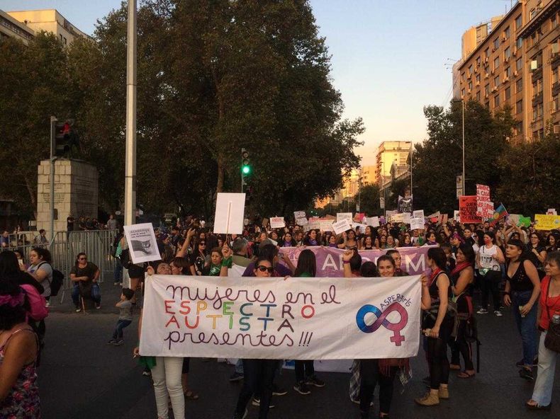 mujeres autistas.jpg