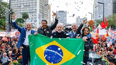 Lula dice que Brasil está cansado y se compromete a expulsar del poder a Bolsonaro