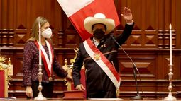 Pedro Castillo juró ante el Congreso y asumió la presidencia de Perú