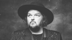Alain Johannes y el confinamiento: Llevo ya tres meses acá en Santiago, estoy a punto de volverme loco