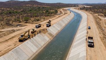 Ante la crisis climática y la sequía, Brasil y otros países apuestan por la ingeniería hídrica con ríos artificiales para asegurar el suministro de agua.