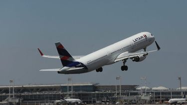 En Argentina destacan reapertura de vuelos comerciales entre Punta Arenas y las Islas Malvinas