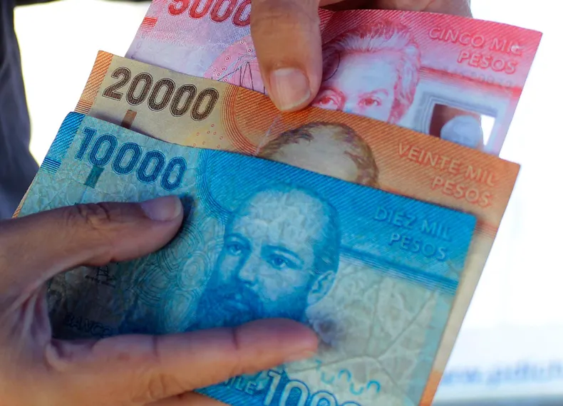 14896 billetes.webp