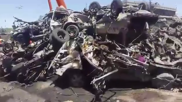 Brutal atentado en Afganistán: Camión bomba explota en barrio diplomático de Kabul y deja al menos 90 muertos