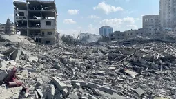 Israel continúa con sus ataques contra escuelas y puntos de distribución humanitaria en Gaza y obliga a desplazamientos