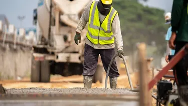 Más de 500 obras públicas sin terminar en 10 años: Conoce los tres proyectos más caros que siguen estancados