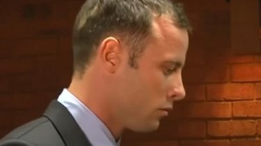 Pistorius pide a un tribunal que considere su libertad condicional