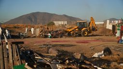 Cierran vertedero ilegal que bloqueó con 800 toneladas de basura el río Mapocho en 2023