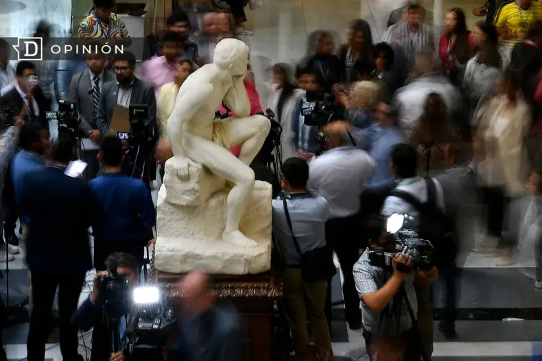 18981 periodistas en el sector de el pensador en el parlamento.webp