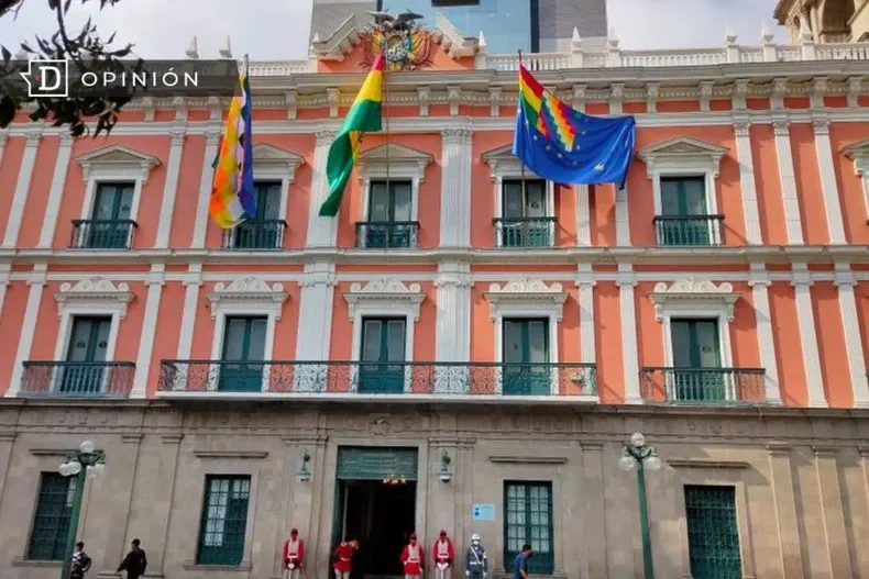 20842 palacio quemado.webp