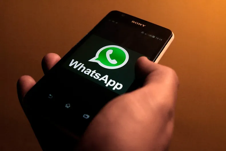 lo echaron del trabajo por opinar en grupo whatsapp sindical que empresa era corrupta sera indemnizado con 3 millones.webp